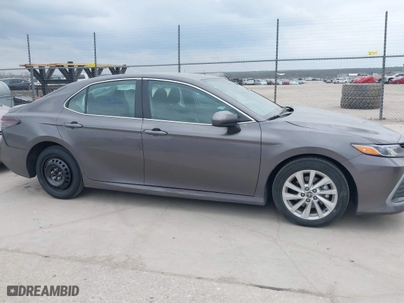 2024 Toyota Camry LE with VIN 4T1C11AK6RU850099, listed as a IAAI auction lot 41712649 with 39,825 mi miles. Bid and sale history available at carsss.com. Image 14.