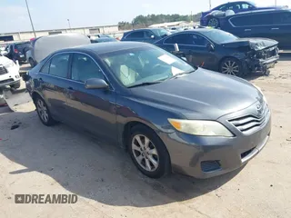 2011 Toyota Camry LE z VIN 4T1BF3EK5BU652705, wystawiony jako IAAI lot #41603747 z przebiegiem 208 610 mil mil oraz . Historia ofert i sprzedaży dostępna na DreamBid. Obrazek 1.