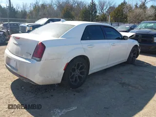 2019 Chrysler 300 with VIN 2C3CCABG0KH539581, listed as a IAAI auction lot 41652438 with 1 mi miles. Bid and sale history available at carsss.com. Image 4.