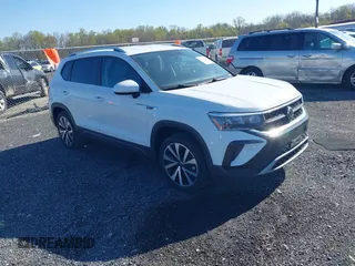 2022 Volkswagen Taos SE z VIN 3VVRX7B29NM069379, wystawiony jako IAAI lot #42045400 z przebiegiem 45 788 mil mil oraz . Historia ofert i sprzedaży dostępna na DreamBid. Obrazek 1.