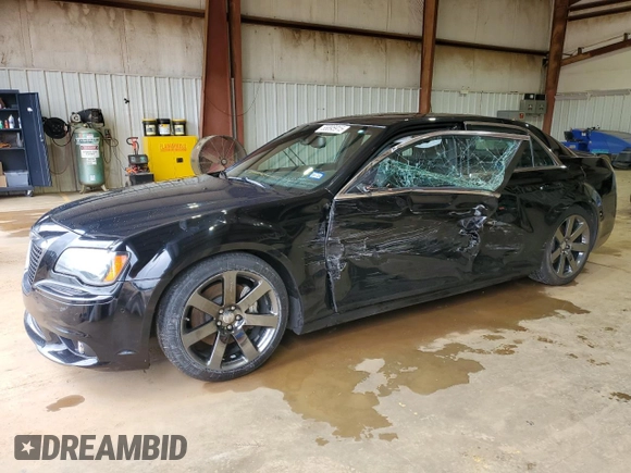 2013 Chrysler 300 SRT-8 z VIN 2C3CCAFJ5DH652791, wystawiony jako Copart lot #55895915 z przebiegiem 146 485 mil mil oraz Szkoda całkowita • Salvage title. Historia ofert i sprzedaży dostępna na DreamBid. Obrazek 1.