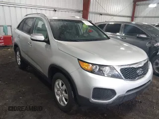 2012 Kia Sorento LX with VIN 5XYKT4A26CG286216, listed as a IAAI auction lot 41975015 with 122,309 mi miles. Bid and sale history available at carsss.com. Image 1.