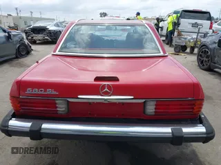 1988 Mercedes-Benz 560 with VIN WDBBA48D4JA090929, listed as a IAAI auction lot 42127701 with 186,443 mi miles. Bid and sale history available at carsss.com. Image 16.