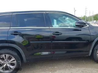 2014 Toyota Highlander XLE with VIN 5TDKKRFH9ES021924, listed as a IAAI auction lot 41826858 with 302,407 mi miles. Bid and sale history available at carsss.com. Image 14.