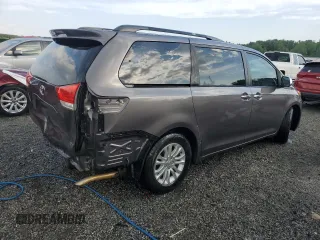 2013 Toyota Sienna XLE AAS z VIN 5TDYK3DCXDS297896, wystawiony jako Copart lot #57778165 z przebiegiem 239 360 mil mil oraz Szkoda całkowita • Salvage title. Historia ofert i sprzedaży dostępna na DreamBid. Obrazek 3.