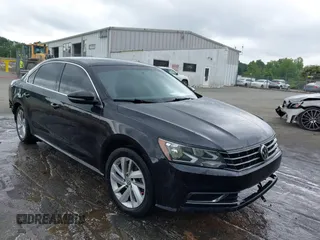 2018 Volkswagen Passat SE z VIN 1VWBA7A35JC012682, wystawiony jako IAAI lot #42373188 z przebiegiem 144 209 mil mil oraz . Historia ofert i sprzedaży dostępna na DreamBid. Obrazek 1.