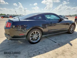 2012 Ford Mustang Premium z VIN 1ZVBP8AM3C5214411, wystawiony jako Copart lot #64656115 z przebiegiem 129 732 mil mil oraz Szkoda całkowita • Salvage title. Historia ofert i sprzedaży dostępna na DreamBid. Obrazek 3.