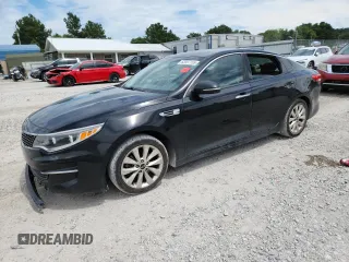 2016 Kia Optima EX z VIN 5XXGU4L34GG079620, wystawiony jako Copart lot #63307165 z przebiegiem 180 150 mil mil oraz Czysty tytuł • Clean title. Historia ofert i sprzedaży dostępna na DreamBid. Obrazek 1.