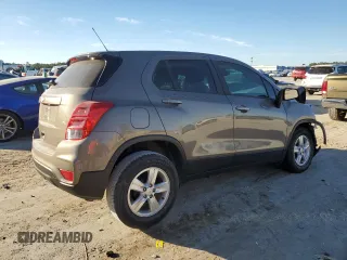 2020 Chevrolet Trax LS z VIN KL7CJKSB3LB347638, wystawiony jako Copart lot #82097714 z przebiegiem Nie podano mil oraz Szkoda całkowita • Salvage title. Historia ofert i sprzedaży dostępna na DreamBid. Obrazek 3.
