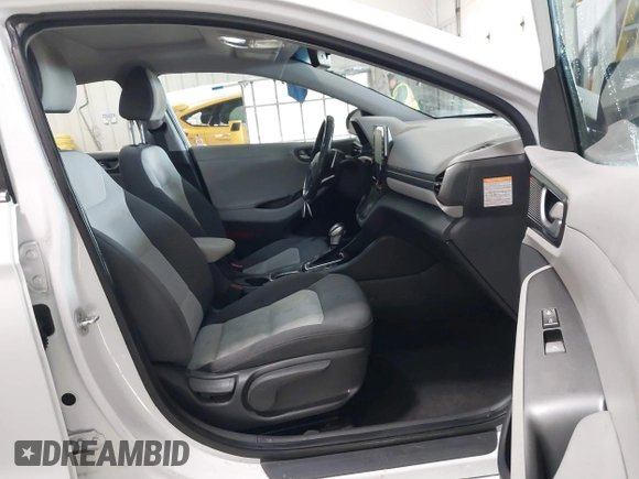 2020 Hyundai Ioniq SEL z VIN KMHC85LC9LU209366, wystawiony jako IAAI lot #41248182 z przebiegiem 120 121 mil mil oraz . Historia ofert i sprzedaży dostępna na DreamBid. Obrazek 5.