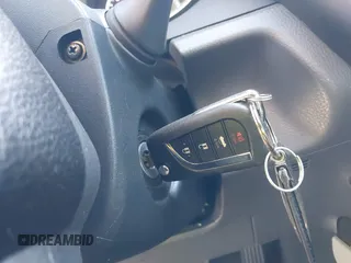 2023 Toyota Camry LE z VIN 4T1C11AK2PU125757, wystawiony jako IAAI lot #42128196 z przebiegiem 5 777 mil mil oraz . Historia ofert i sprzedaży dostępna na DreamBid. Obrazek 11.