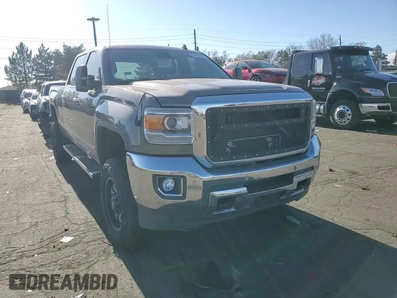 2015 GMC Sierra 3500HD SLT z VIN 1GT423E88FF189157, wystawiony jako Copart lot #84967694 z przebiegiem 137 147 mil mil oraz Czysty tytuł • Clean title. Historia ofert i sprzedaży dostępna na DreamBid. Obrazek 11.