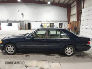 1999 Mercedes-Benz S 320/430/500 z VIN WDBGA33G1XA430483, wystawiony jako IAAI lot #42264808 z przebiegiem 156 915 mil mil oraz . Historia ofert i sprzedaży dostępna na DreamBid. Obrazek 14.