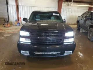 2003 Chevrolet Silverado SS z VIN 2GCEK19N631405423, wystawiony jako Copart lot #56206355 z przebiegiem 171 455 mil mil oraz Tytuł czysty. Historia ofert i sprzedaży dostępna na DreamBid. Obrazek 5.