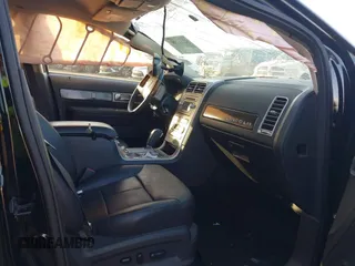 2007 Lincoln MKX z VIN 2LMDU68C87BJ06115, wystawiony jako IAAI lot #42147953 z przebiegiem 173 527 mil mil oraz . Historia ofert i sprzedaży dostępna na DreamBid. Obrazek 5.