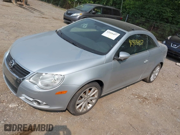 2010 Volkswagen Eos Komfort z VIN WVWBA7AH9AV022988, wystawiony jako IAAI lot #42426457 z przebiegiem 142 571 mil mil oraz . Historia ofert i sprzedaży dostępna na DreamBid. Obrazek 2.
