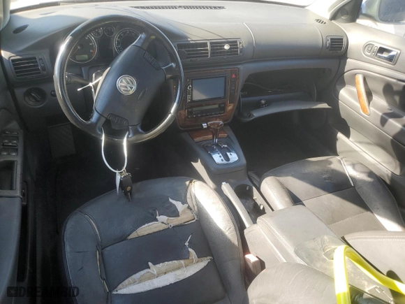 2004 Volkswagen Passat GLX with VIN WVWTH63B14P158303, listed as a Copart auction lot 87481604 with 138,464 mi miles and Clean Title. Bid and sale history available at carsss.com. Image 8.