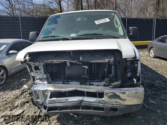 2014 Ford Econoline Passenger XL z VIN 1FBNE3BL3EDA08209, wystawiony jako Copart lot #46532505 z przebiegiem 136 444 mil mil oraz Szkody całkowita. Historia ofert i sprzedaży dostępna na DreamBid. Obrazek 5.