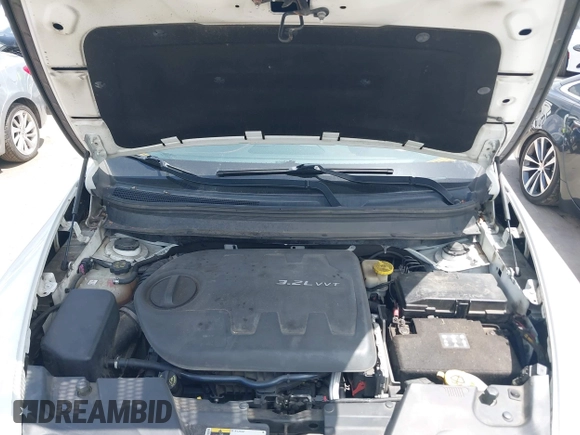 2014 Jeep Cherokee Trailhawk with VIN 1C4PJMBS5EW231448, listed as a IAAI auction lot 42632143 with 97,461 mi miles and . Bid and sale history available at DreamBid. Image 10.