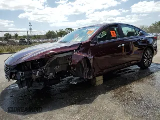 2025 Nissan Altima SV with VIN 1N4BL4DV4SN301573, listed as a Copart auction lot 54365315 with 14,109 mi miles and Salvage Title. Bid and sale history available at DreamBid. Image 1.