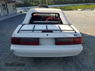 1993 Ford Mustang z VIN 1FACP44M9PF187992, wystawiony jako Copart lot #68557154 z przebiegiem 63 008 mil mil oraz Czysty tytuł • Clean title. Historia ofert i sprzedaży dostępna na DreamBid. Obrazek 6.
