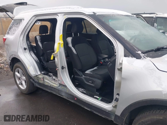 2017 Ford Explorer XLT with VIN 1FM5K8D81HGA60043, listed as a IAAI auction lot 41801281 with 88,568 mi miles and . Bid and sale history available at carsss.com. Image 6.