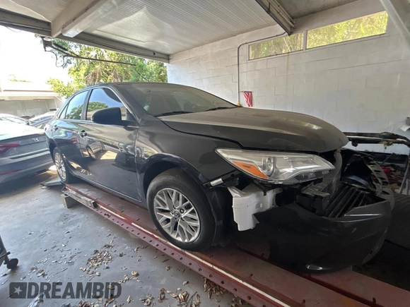 2017 Toyota Camry XLE with VIN 4T1BF1FK3HU349322, listed as a Copart auction lot 54959135 with 71,125 mi miles and Clean Title. Bid and sale history available at carsss.com. Image 1.