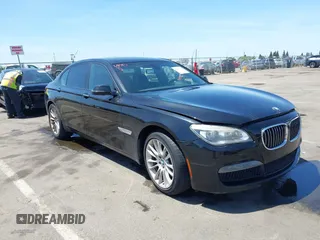 2015 BMW 7 Series 740Li z VIN WBAYE4C50FD138977, wystawiony jako IAAI lot #42277341 z przebiegiem 109 877 mil mil oraz . Historia ofert i sprzedaży dostępna na DreamBid. Obrazek 1.