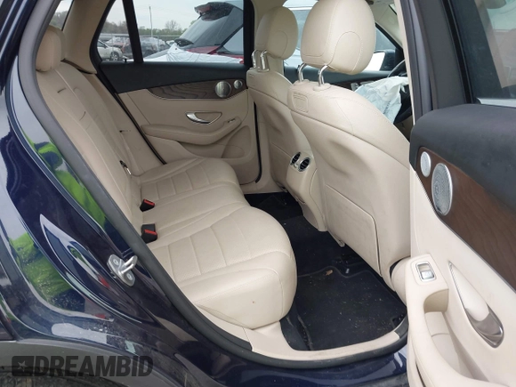 2019 Mercedes-Benz GLC 300 z VIN WDC0G4KB6KV169649, wystawiony jako IAAI lot #41930356 z przebiegiem 68 376 mil mil oraz . Historia ofert i sprzedaży dostępna na DreamBid. Obrazek 8.