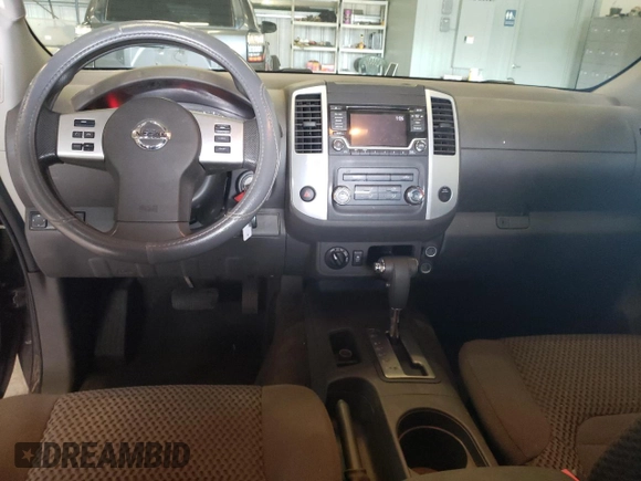 2015 Nissan Frontier SV z VIN 1N6AD0CW9FN714355, wystawiony jako Copart lot #48482675 z przebiegiem 76 835 mil mil oraz Czysty tytuł • Clean title. Historia ofert i sprzedaży dostępna na DreamBid. Obrazek 8.