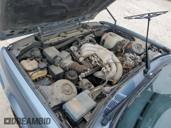 1989 BMW 3 Series z VIN WBABB2309K8862774, wystawiony jako Copart lot #44600775 z przebiegiem 88 683 mil mil oraz Czysty tytuł • Clean title. Historia ofert i sprzedaży dostępna na DreamBid. Obrazek 11.