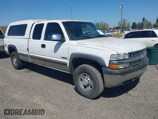 2000 Chevrolet Silverado 2500 LT with VIN 1GCGK29U5YE304014, listed as a IAAI auction lot 42033920 with 242,800 mi miles. Bid and sale history available at carsss.com. Image 1.