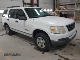 2006 Ford Explorer XLS z VIN 1FMEU72E26UB19192, wystawiony jako IAAI lot #41827420 z przebiegiem 166 413 mil mil oraz . Historia ofert i sprzedaży dostępna na DreamBid. Obrazek 1.