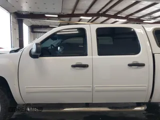 2010 Chevrolet Silverado 1500 LT with VIN 3GCRKSE32AG150933, listed as a IAAI auction lot 41721088 with 269,584 mi miles and . Bid and sale history available at DreamBid. Image 15.