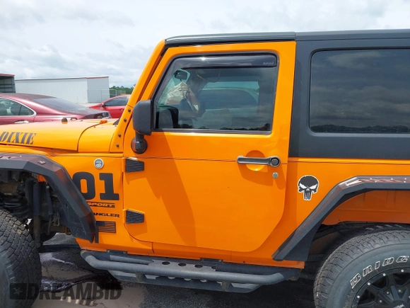 2013 Jeep Wrangler Sport z VIN 1C4AJWAG2DL538526, wystawiony jako IAAI lot #42378501 z przebiegiem 81 709 mil mil oraz . Historia ofert i sprzedaży dostępna na DreamBid. Obrazek 20.