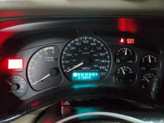 2001 Chevrolet Suburban LS with VIN 1GNFK16T71J274858, listed as a Copart auction lot 41432605 with 215,844 mi miles and Salvage Title. Bid and sale history available at carsss.com. Image 9.