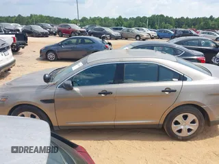 2015 Ford Police Interceptor z VIN 1FAHP2MK2FG135699, wystawiony jako IAAI lot #42614660 z przebiegiem 113 927 mil mil oraz . Historia ofert i sprzedaży dostępna na DreamBid. Obrazek 14.