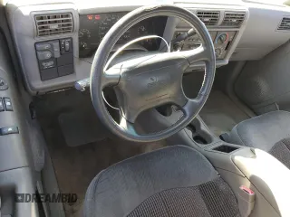 1996 GMC Sonoma SLS with VIN 1GTCS19XXT8530270, listed as a Copart auction lot 45520675 with 263,828 mi miles and Salvage Title. Bid and sale history available at carsss.com. Image 8.