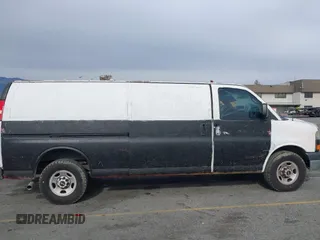 2006 GMC Savana Cargo Van Y3H Paratransit with VIN 1GTHG39U061213703, listed as a IAAI auction lot 40958038 with 233,889 mi miles. Bid and sale history available at carsss.com. Image 13.