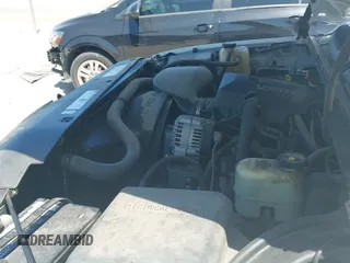 2000 Chevrolet Silverado 1500 LS z VIN 2GCEC19T7Y1379191, wystawiony jako IAAI lot #42822716 z przebiegiem 119 472 mil mil oraz . Historia ofert i sprzedaży dostępna na DreamBid. Obrazek 12.