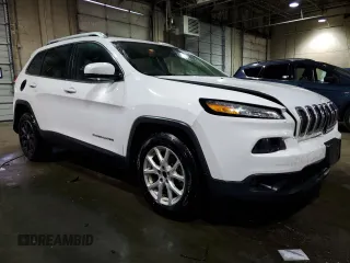 2017 Jeep Cherokee Latitude with VIN 1C4PJLCS6HW514731, listed as a Copart auction lot 88960435 with 121,172 mi miles and Clean Title. Bid and sale history available at carsss.com. Image 4.
