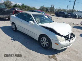 2004 Mercedes-Benz CLK 320 z VIN WDBTK65GX4T018556, wystawiony jako IAAI lot #41546296 z przebiegiem 100 585 mil mil oraz . Historia ofert i sprzedaży dostępna na DreamBid. Obrazek 1.