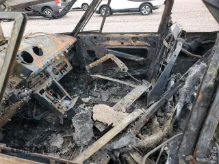 1988 Alfa Romeo Spider z VIN ZARBA5585J1058172, wystawiony jako Copart lot #79445664 z przebiegiem Nie podano mil oraz Nie do naprawy • Non repairable. Historia ofert i sprzedaży dostępna na DreamBid. Obrazek 7.