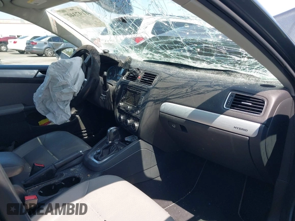 2013 Volkswagen Jetta Hybrid SE with VIN 3VW637AJ1DM232687, listed as a IAAI auction lot 41973407 with 70,428 mi miles and . Bid and sale history available at DreamBid. Image 5.