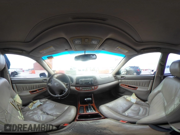 2003 Toyota Camry LE z VIN JTDBF30K530148403, wystawiony jako IAAI lot #41688346 z przebiegiem 299 143 mil mil oraz . Historia ofert i sprzedaży dostępna na DreamBid. Obrazek 21.