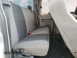 2010 Ford F-250 XL z VIN 1FTSX2BR4AEB37751, wystawiony jako Copart lot #62980735 z przebiegiem 294 465 mil mil oraz Czysty tytuł • Clean title. Historia ofert i sprzedaży dostępna na DreamBid. Obrazek 10.