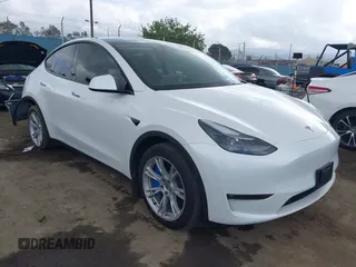 2024 Tesla Model Y Long Range with VIN 7SAYGDEE5RF036018, listed as a IAAI auction lot 42120803 with 25,347 mi miles. Bid and sale history available at carsss.com. Image 1.