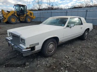 1985 Cadillac Eldorado z VIN 1G6EL578XFE673656, wystawiony jako Copart lot #86803334 z przebiegiem 94 396 mil mil oraz Tytuł czysty. Historia ofert i sprzedaży dostępna na DreamBid. Obrazek 1.