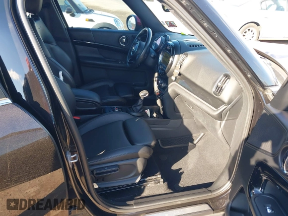 2018 MINI Countryman Cooper with VIN WMZYV5C35J3E03434, listed as a IAAI auction lot 40998800 with 133,501 mi miles and . Bid and sale history available at DreamBid. Image 5.
