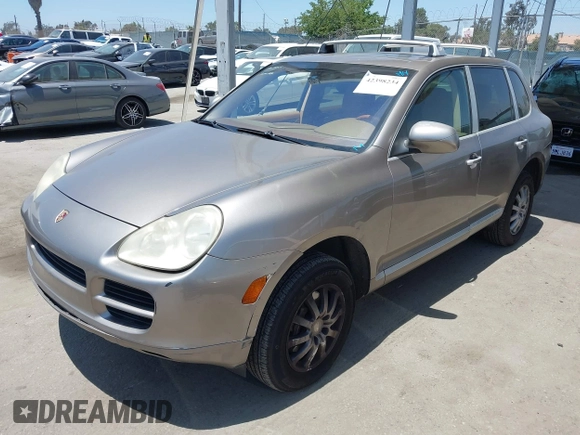 2005 Porsche Cayenne z VIN WP1AA29P55LA24408, wystawiony jako IAAI lot #42398234 z przebiegiem 237 890 mil mil oraz . Historia ofert i sprzedaży dostępna na DreamBid. Obrazek 2.